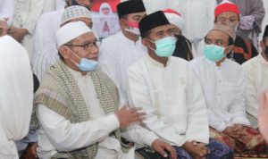 Mantan Bupati Sumenep Antar Fauzi-Eva Ambil Nomor Urut