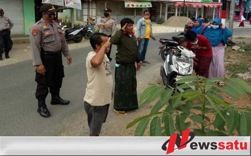 Melanggar Prokes, Polsek Pegantenan Pamekasan Beri Sanksi Nyanyikan Indonesia Raya