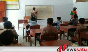 PKM Kedungdung Sampang Edukasi Pembuatan Desinfektan Mandiri