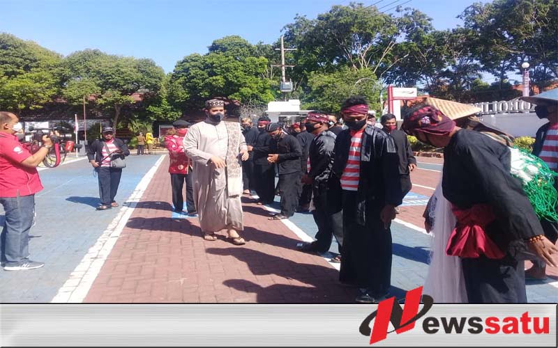Pakaian Adat Madura Warnai Upacara Hari Jadi Kota Probolinggo Ke 661