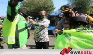 Polres Probolinggo Kota Bagikan Masker Di Pelabuhan