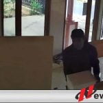 Terekam CCTV, Seorang Laki- Laki Mencuri Uang Kotak Amal di Mushola Junrejo Kota Batu