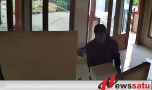 Terekam CCTV, Seorang Laki- Laki Mencuri Uang Kotak Amal di Mushola Junrejo  Kota Batu