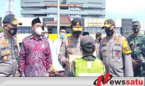 Wakapolri Libatkan Tomas dan Suporter Bagikan 1,5 Juta Masker di Jatim