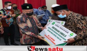 Bupati Sumenep Beri BPPDGS Kepada Ribuan Lembaga Pendidikan