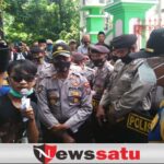 Diduga Ada Calo, Warga Demo Kantor Disdukcapil Pamekasan