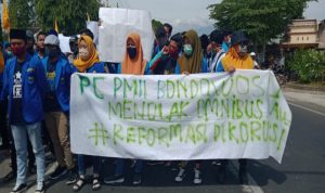 PMII Bondowoso Tolak UU Cipta Kerja