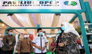 Gubernur Jatim, Santri Sehat dan Ekonomi Pulih