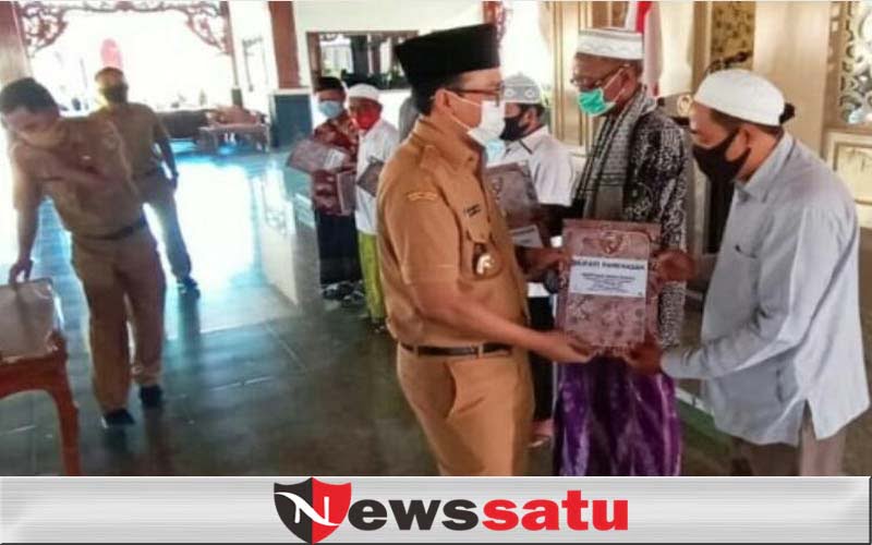 Pemkab Pamekasan Berikan Dana Hibah Pada Ratusan Masjid