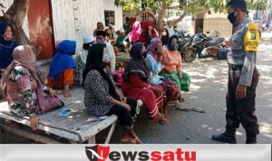 Polsek Proppo Pamekasan Himbau Ibu-ibu di Pasar Tradisional