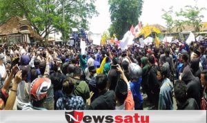 Ribuan Mahasiswa, Gelar Aksi Bela Hak Buruh dan Tolak Omnibus Law di Pamekasan