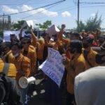 Tolak Biaya Wisuda, Mahasiswa Unija Demo dan Segel Kantor Rektor
