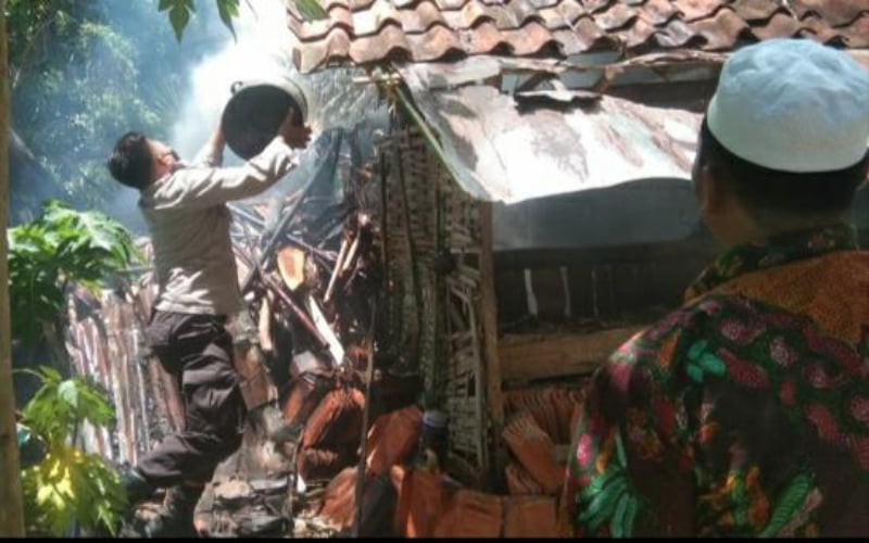 Api Hanguskan Kandang Sapi Warga di Kadur Pamekasan
