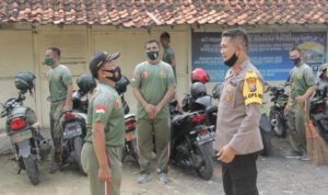 Menengok Kekompakan TNI/Polri Saat Gotong Royong di Asrama Polres Sampang