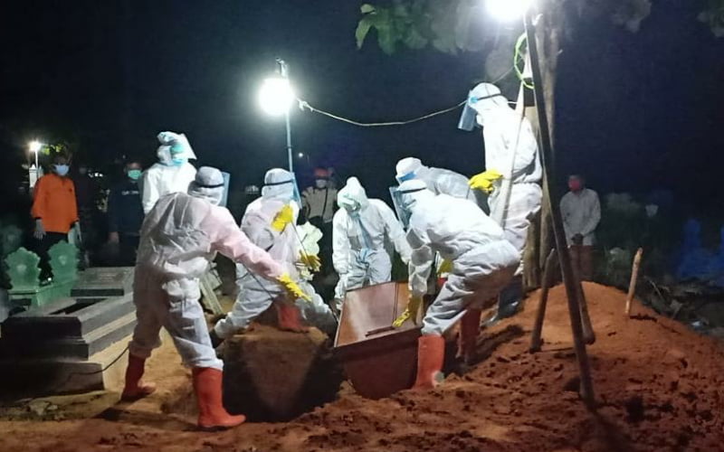 2 Warga Dimakamkan Dengan Protokol Covid 19 di Pamekasan