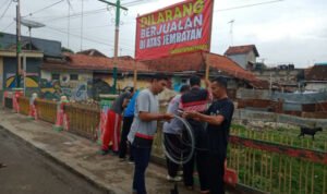 Warga Pamekasan Larang Pasar Dadakan di Jembatan