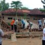 Dihantam Angin Kencang, Rumah Warga Pamekasan Ambruk