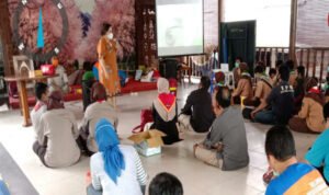 Relawan Belajar Tangani Gigitan Ular dari Pakar Toksikologi Indonesia