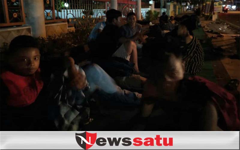 Massa Aksi Duduki Kantor Cabang BRI Pamekasan