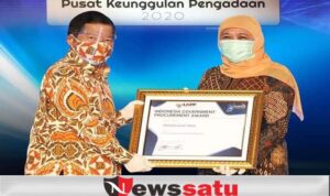 Pertama Kalinya,  Gubernur Jatim Raih Penghargaan Dari LKPP