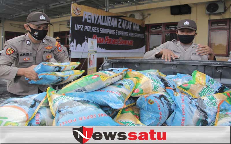 Polres Sampang Bagikan 745 Karung Beras Kepada Duafa