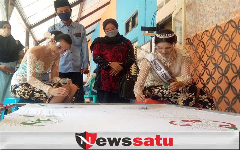 Putri Indonesia Terpikat Dengan Batik Tulis WMS