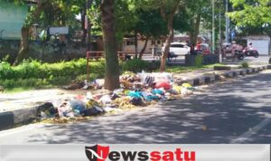 Sampah Terbengkalai 3 Hari di Samping Pendopo