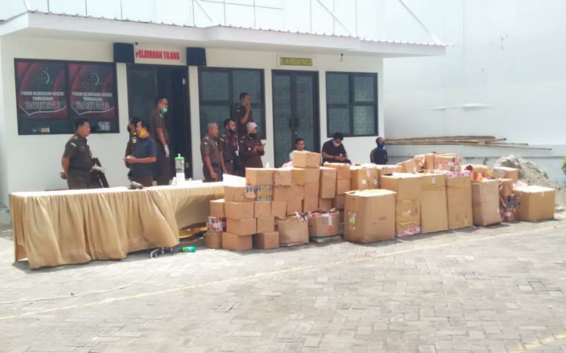 Kejari Pamekasan Musnahkan Berbagai Barang Bukti Tindak Pidana