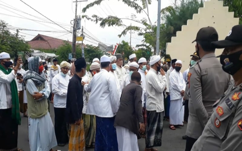 Mapolres Sampang diluruk Ratusan Massa Habib Rizieq