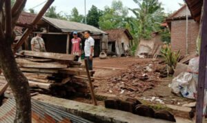 Diterjang Angin Kencang, Rumah Warga Probolinggo Ambruk