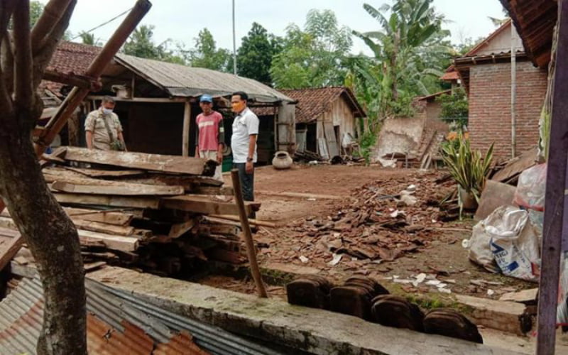 Diterjang Angin Kencang, Rumah Warga Probolinggo Ambruk