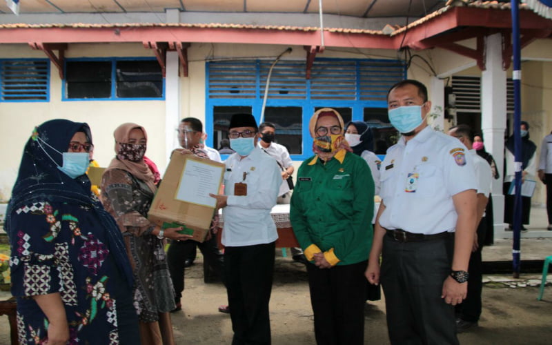 Pemkab OKI Salurkan Bantuan Untuk Bangkitkan IKM Pemkab OKI Salurkan Bantuan Untuk Bangkitkan IKM