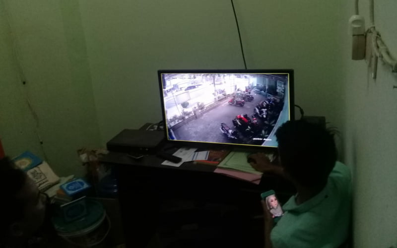 Pencuri Di Masjid Raudlatul Jannah Kota Probolinggo Terekam CCTV