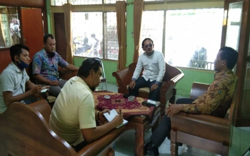 Sampah Berserakan, Warga Kolpajung Luruk Kantor DLH Pamekasan