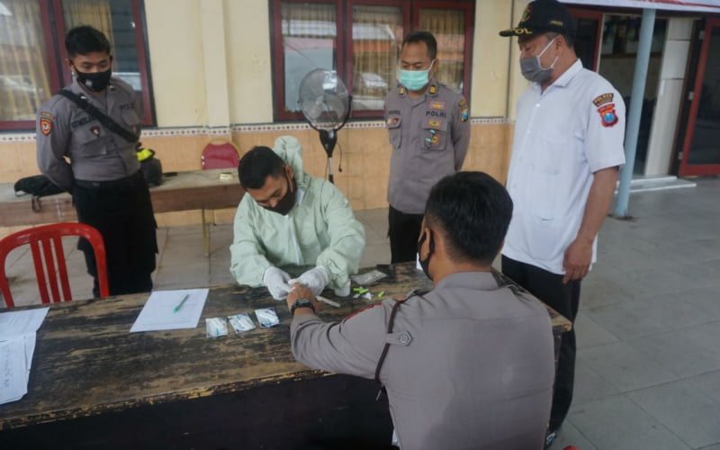 Rapid Test Non Reaktif, 104 Personil Polres Sampang Di BKO Ke Sumenep
