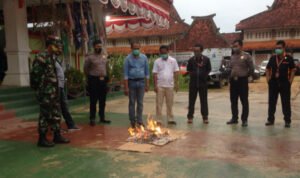 H-1 Pilkada 2020, KPU Sumenep Musnahkan Ratusan Surat Suara Rusak