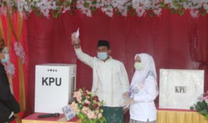Cabup Achmad Fauzi Pencoblos Pertama di TPS 3