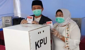Fattah Jasin Gunakan Hak Pilihnya Di Kelurahan Kepanjin Sumenep