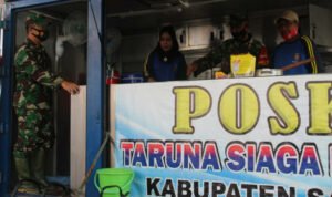 TNI AD Peduli Korban Banjir, Salurkan Sembako di Kabupaten Sampang