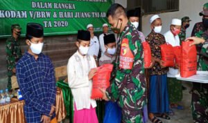 Danrem 084 bersama HDCI Bagikan sembako di Ponpes Al-Mursyid Aram-Aram Pamekasan