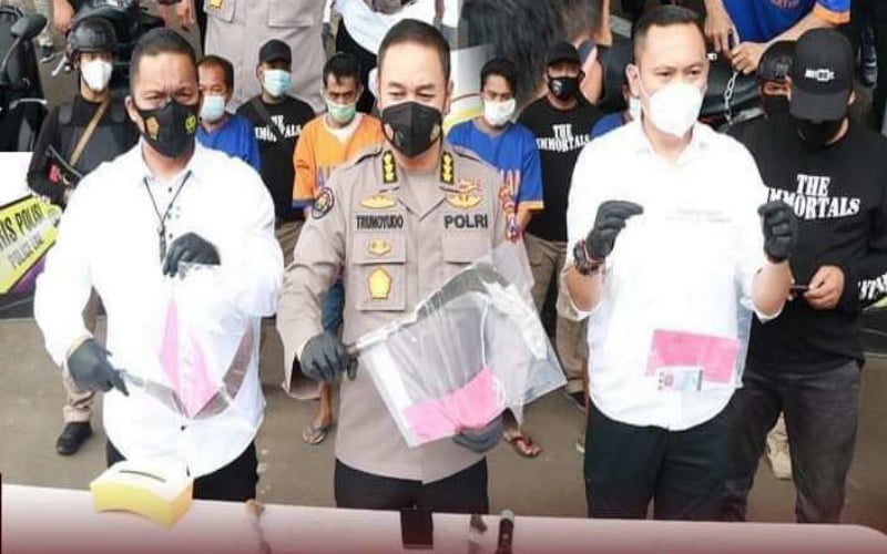 Polda Jatim Ungkap Kasus Curas dan Curat Warga Lumajang Polda Jatim Ungkap Kasus Curas dan Curat Warga Lumajang