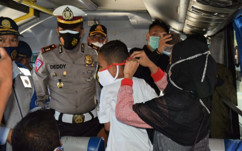 Operasi Lilin Semeru 2020, Polres Bagi Seribu Masker dan Sidak Prokes