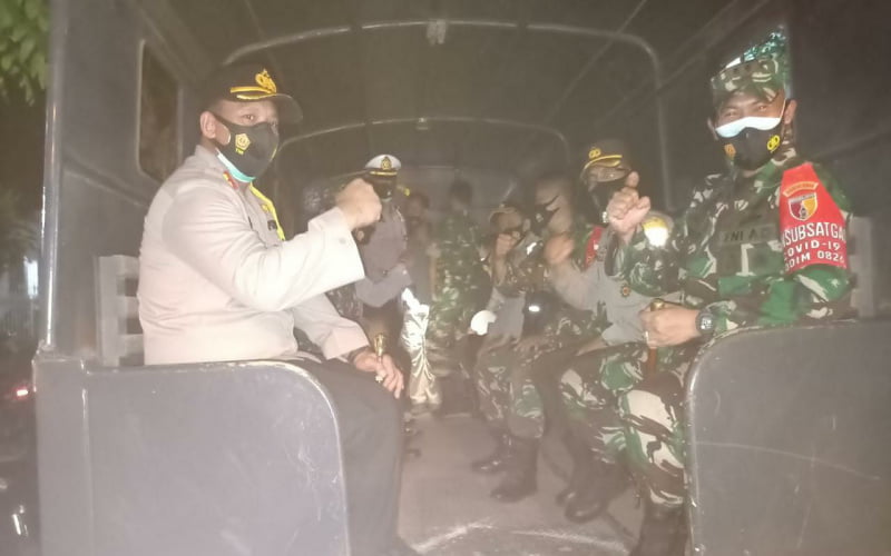 Gunakan Truk, Dandim dan Kapolres Amankan Natal di Pamekasan