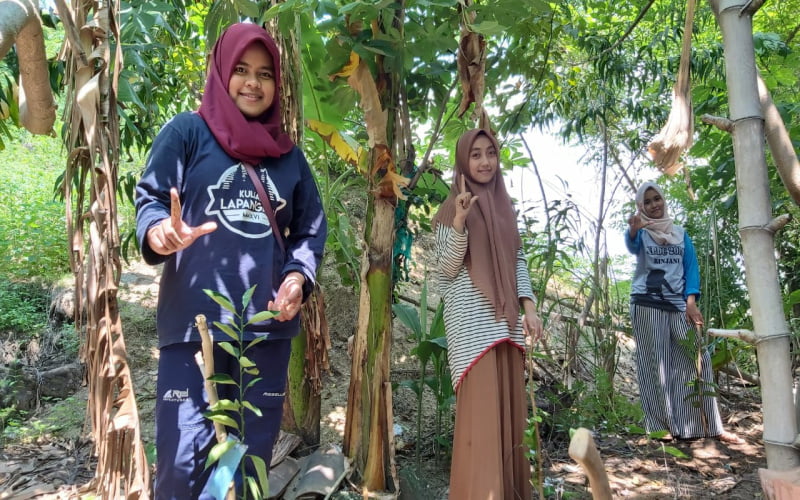 Sedekah Oksigen Ala Pecinta Alam di Pamekasan