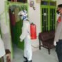 Petugas Pospam Camplong Sampang Lakukan Desinfeksi Pemukiman Pesisir