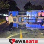 Akses Jalan Pamekasan Tertutup Akibat Truk Terguling