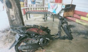 Isi Bensin Eceran Sambil Ngerokok, Sepeda Motor Milik Warga Sumenep Hangus Terbakar