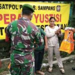 TNI AD Beri Penghargaan Disiplin Prokes di Sampang