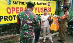 TNI AD Beri Penghargaan Disiplin Prokes di Sampang
