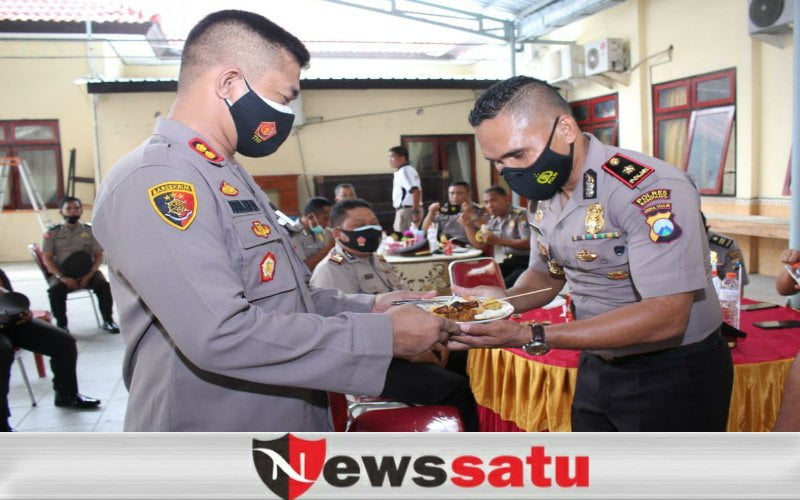 Ini Pesan Kapolres Sampang Pada 72 Polisi Yang Naik Pangkat